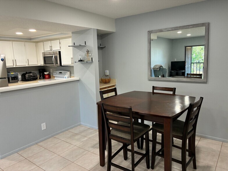 Building Photo - 19505 Quesada Ave