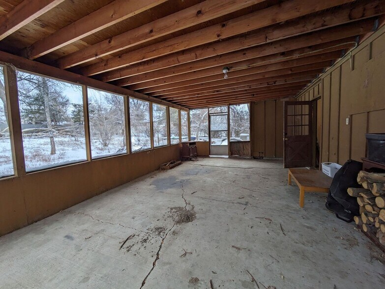 Building Photo - 11065 Pinyon Dr