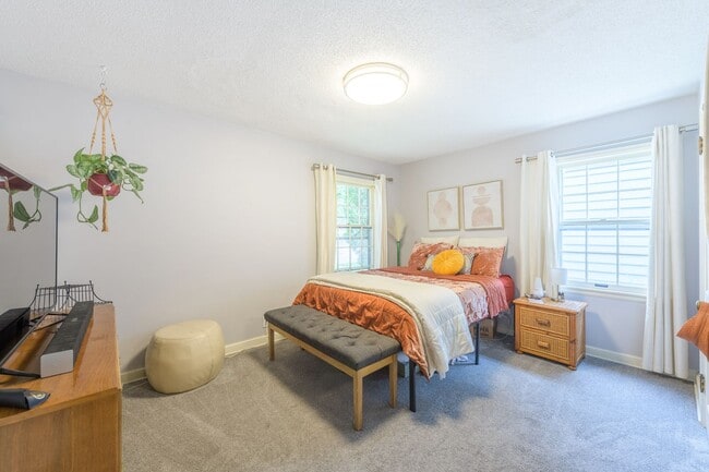 Building Photo - Lovely 3 Bedroom Home in Minneapolis