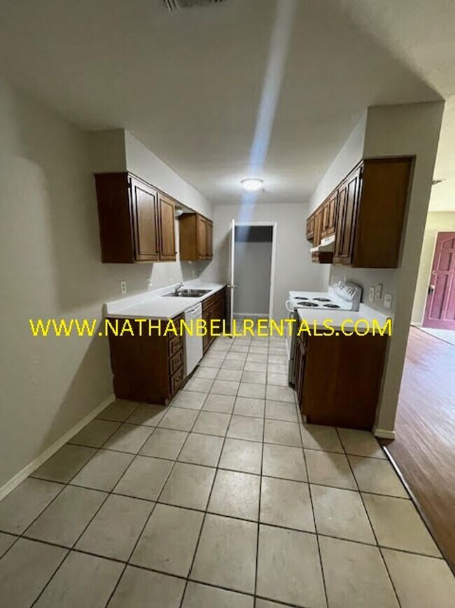 Building Photo - 2570 Culbertson St