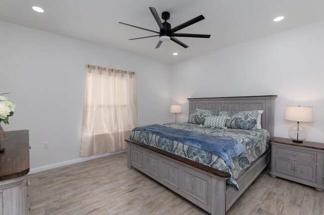 Building Photo - FOR LEASE - MODERN COMFORT MEETS PRIME LOC...