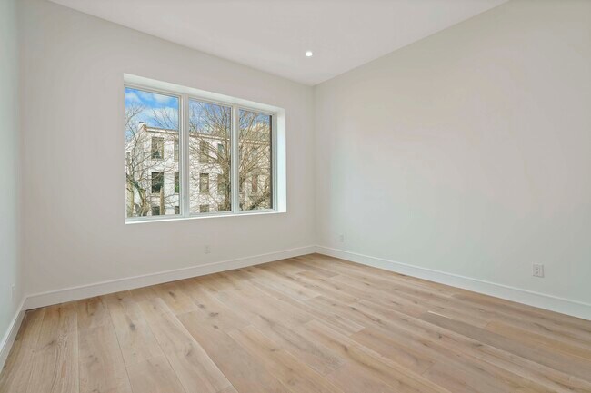 Building Photo - 45 Garnet St