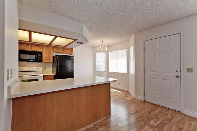 Building Photo - 1ST FLOOR CONDO CLOSE TO SUMMERLIN