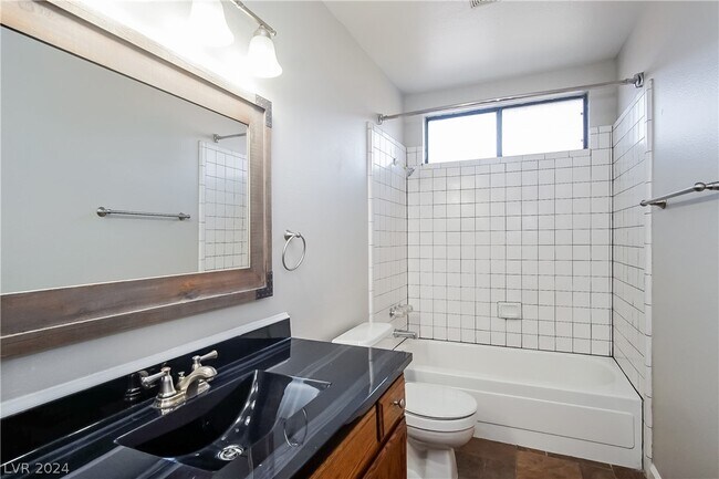 Building Photo - 1806 Mazzanti Way