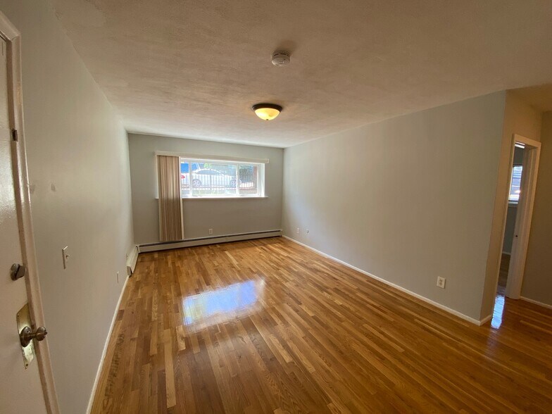 Building Photo - 20 Dix St