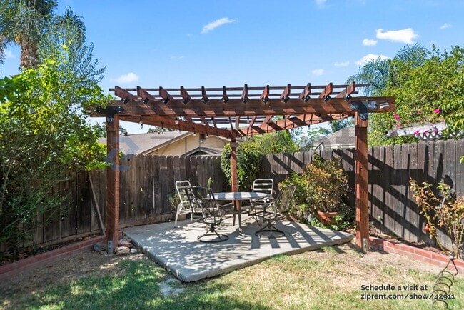 Building Photo - 1425 Valerie Ln