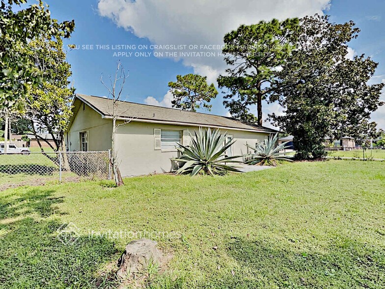 Building Photo - 1821 W Clinton Dr