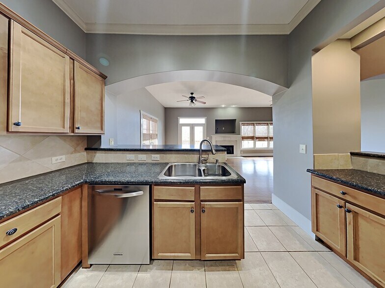 Building Photo - 2088 Eagle Ridge Dr