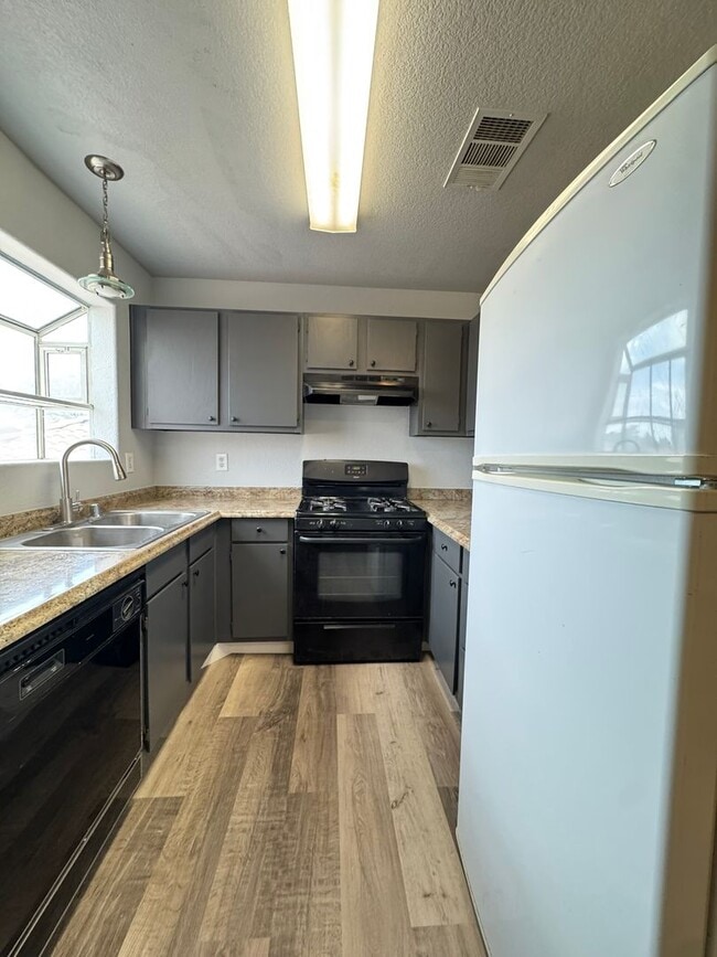 Building Photo - Charming 2-Bedroom, 1-Bath Condo