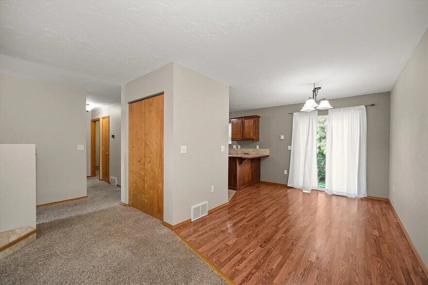 Building Photo - 4017 E 33rd Ave