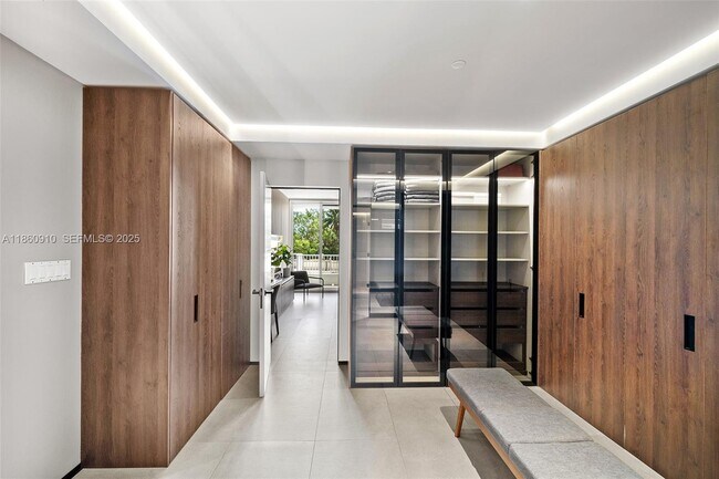 Building Photo - 785 Crandon Blvd