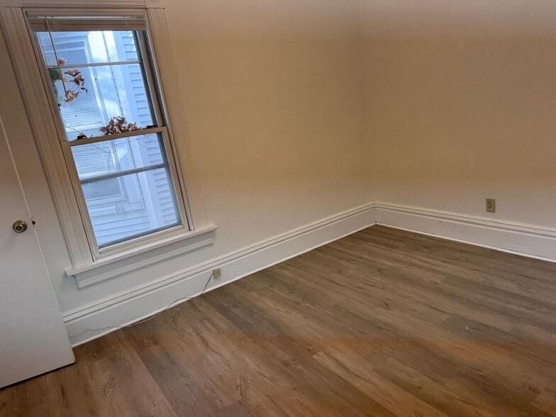 Building Photo - 2577 N Frederick Ave