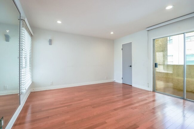 Building Photo - 18411 Hatteras St