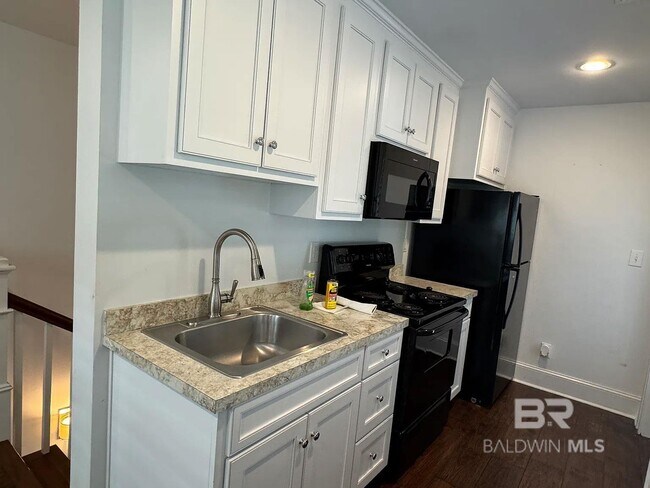 Building Photo - 111 Magnolia Ave