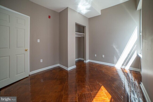 Building Photo - 1629 W Diamond St