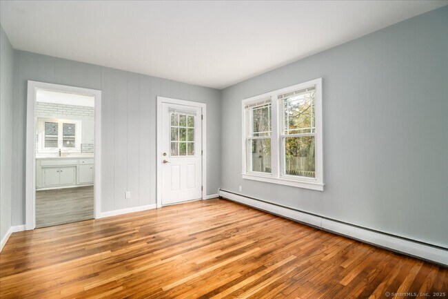 Building Photo - 9 Nicholas Square