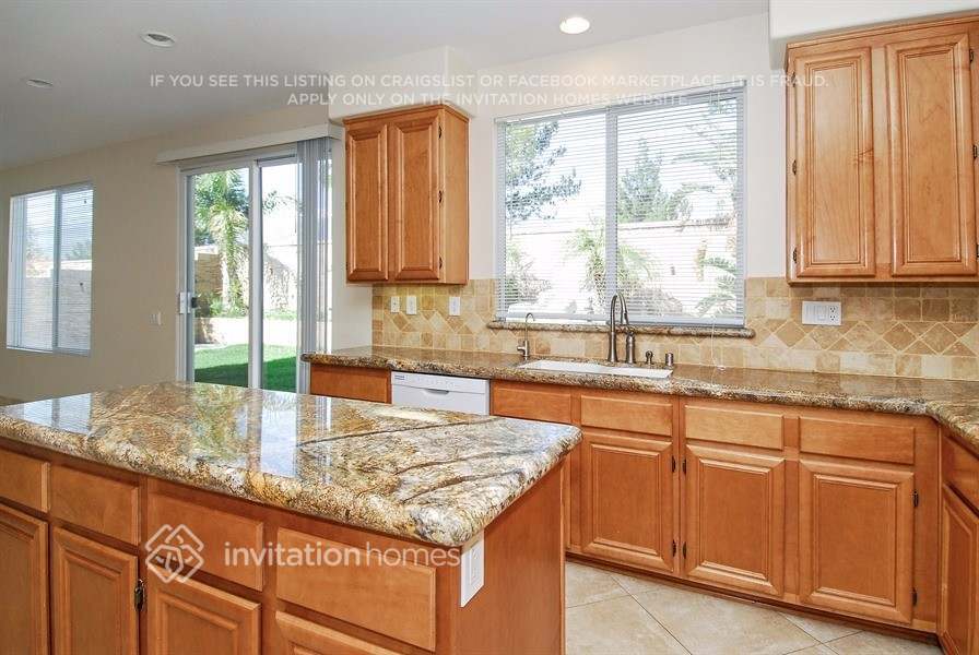 Building Photo - 15418 Rochelle St