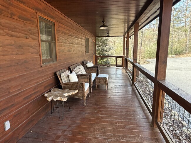 Building Photo - 670 The Wds Rd