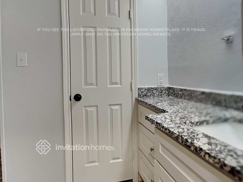 Building Photo - 1000 Pebblecreek Dr