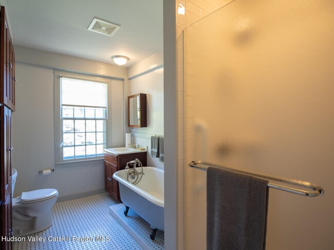 Building Photo - 2704 NY-9H