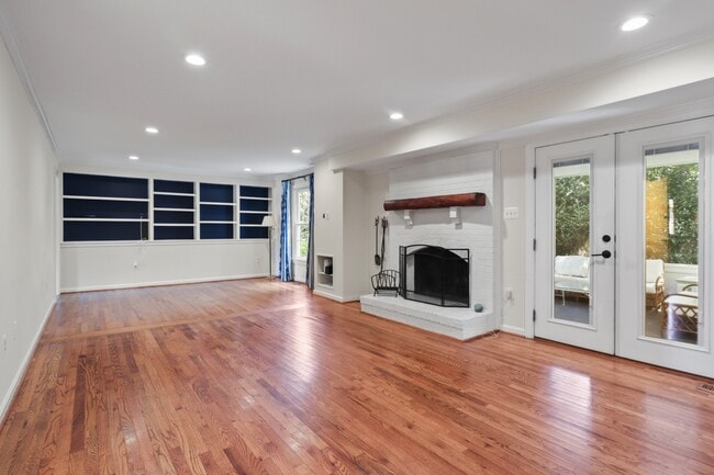 Building Photo - 892 Van Dusen Ct