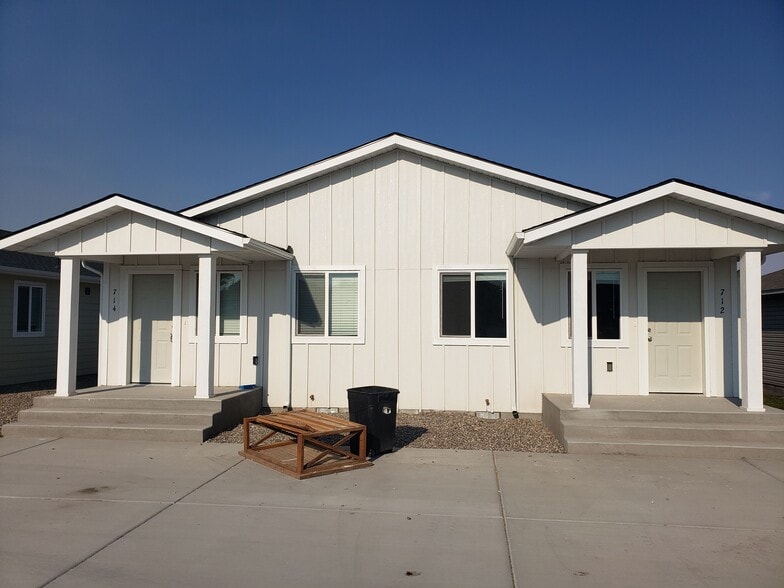 Building Photo - 710 Schodde Ave
