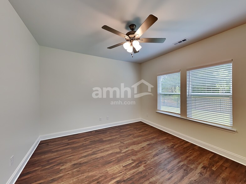 Building Photo - 5949 Hagar Vly Dr