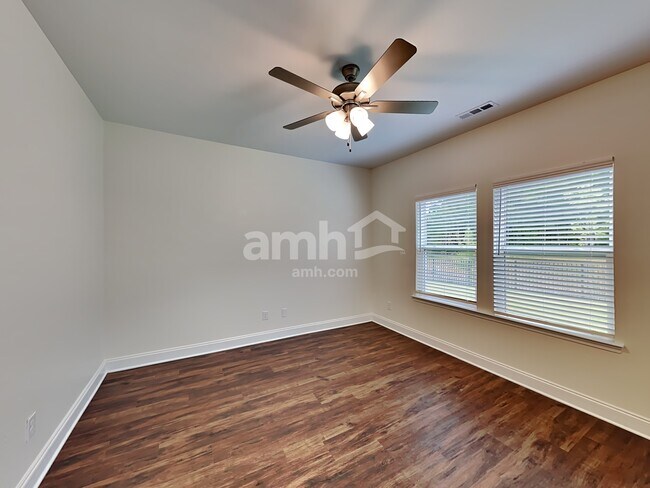 Building Photo - 5949 Hagar Vly Dr