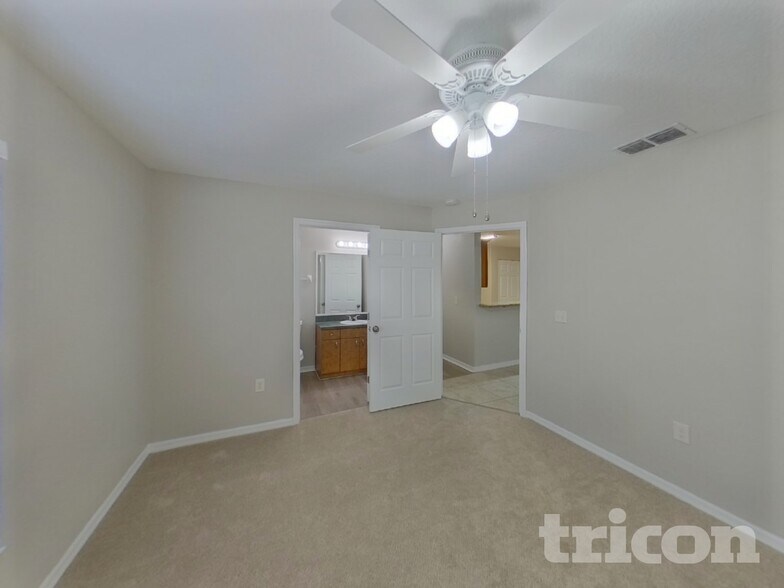 Building Photo - 10330 Summerview Cir