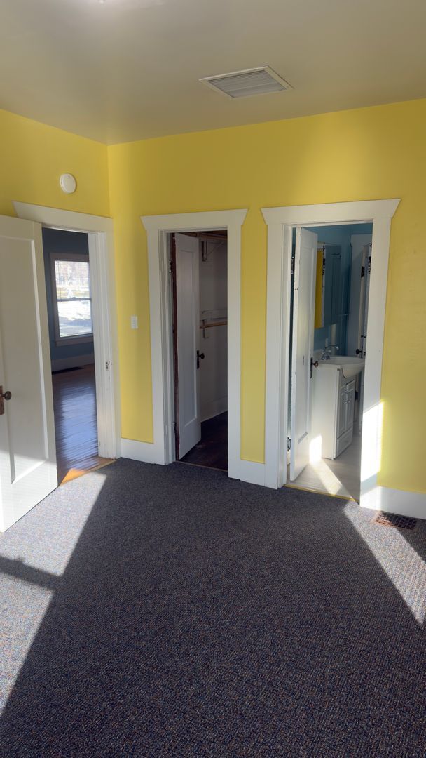 Building Photo - 2 Bed 1 Bath Home Near Lincoln Park