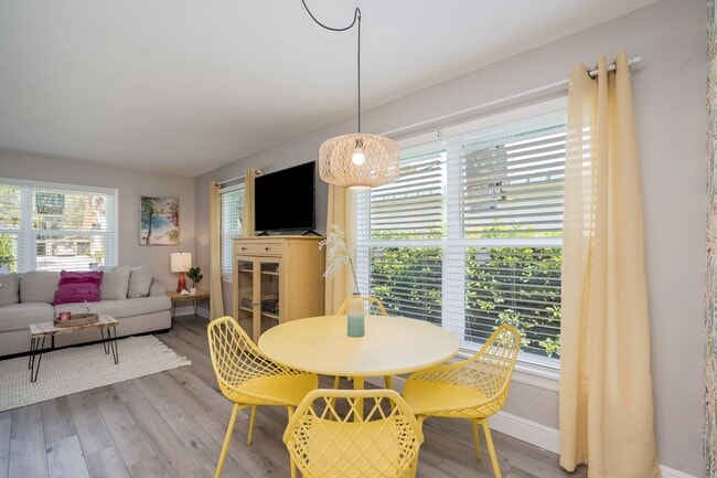 Building Photo - Monthly  FUN Furnished Bradenton, FL Rental VACA or Short term