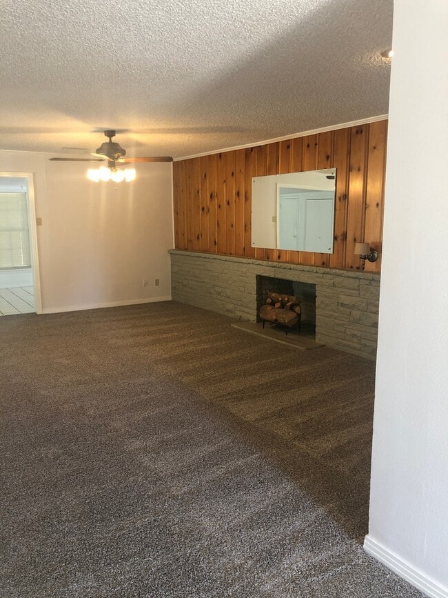 Building Photo - CLOSE TO ACU!  3 BED, 1 BATH!
