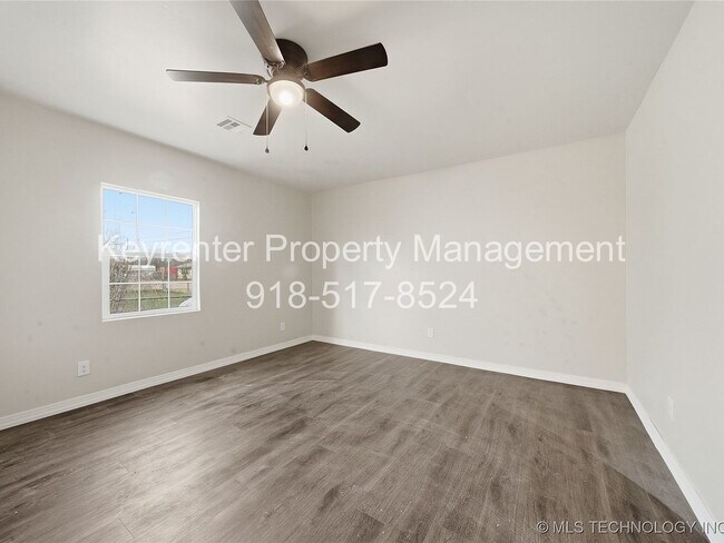 Building Photo - 5340 W 11th St