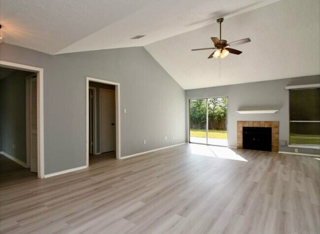 Building Photo - 15427 Swan Creek Dr