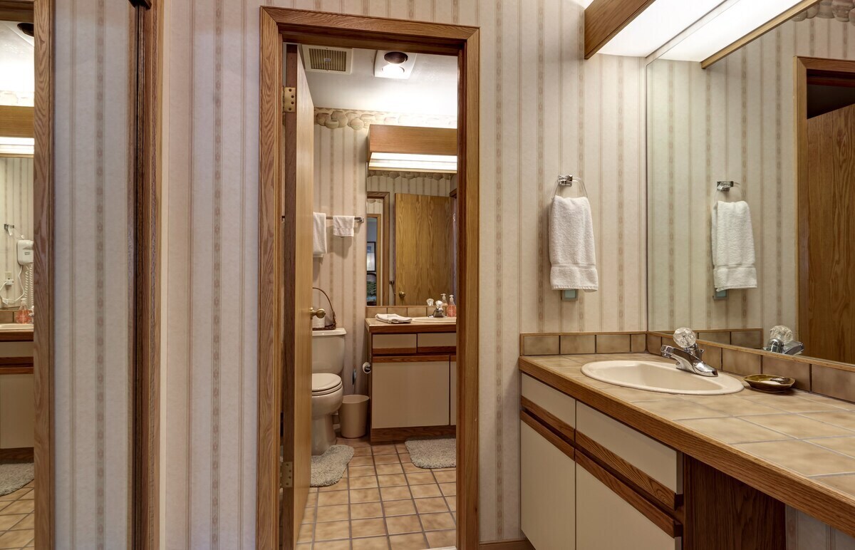 Building Photo - 22804 US Highway 6