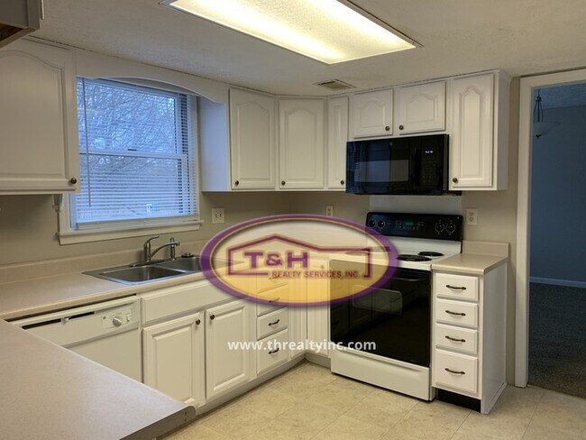 Building Photo - Spacious Home in Perry Township!