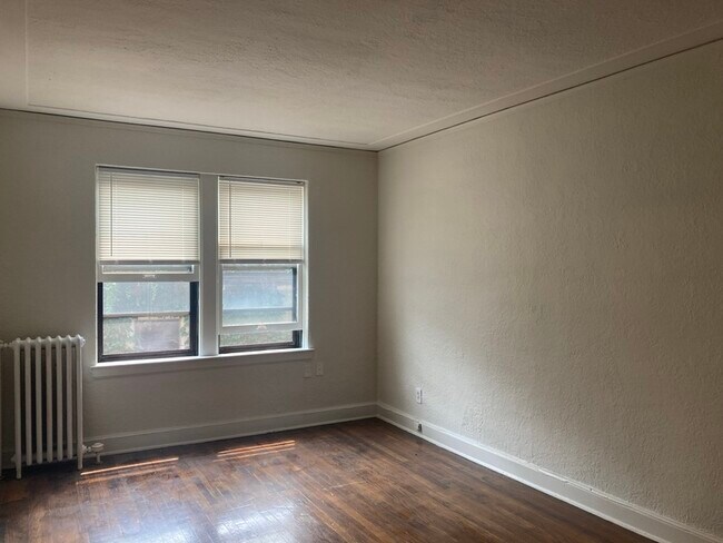 Building Photo - 1725 Van Dyke St