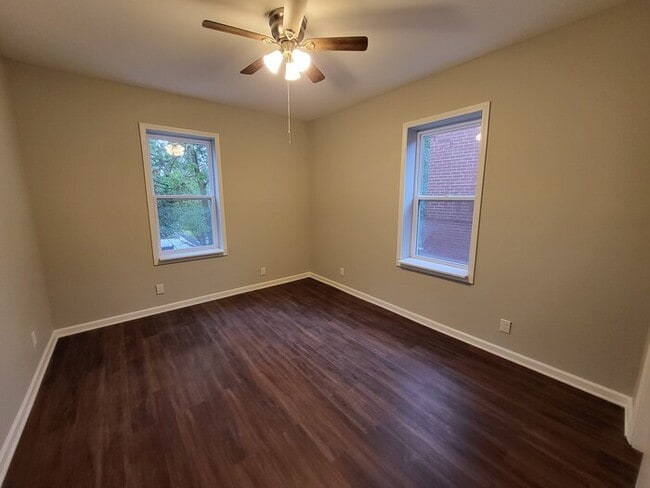 Building Photo - Completely Renovated New and Open Concept ...