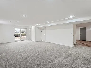 Building Photo - 340 W 6th Ave