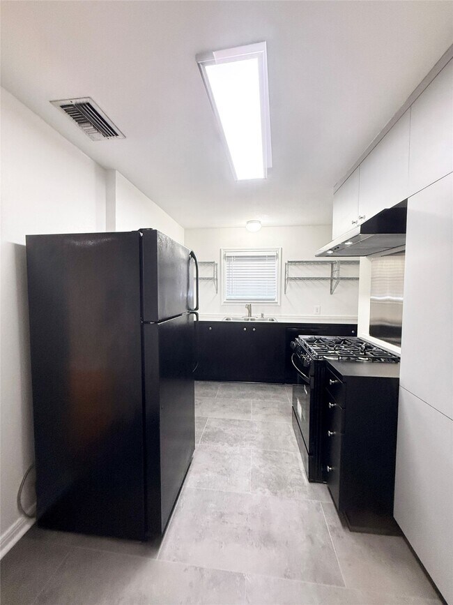 Building Photo - 20 Pinedale St