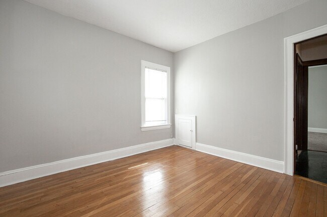 Building Photo - 14718 Bayes Ave