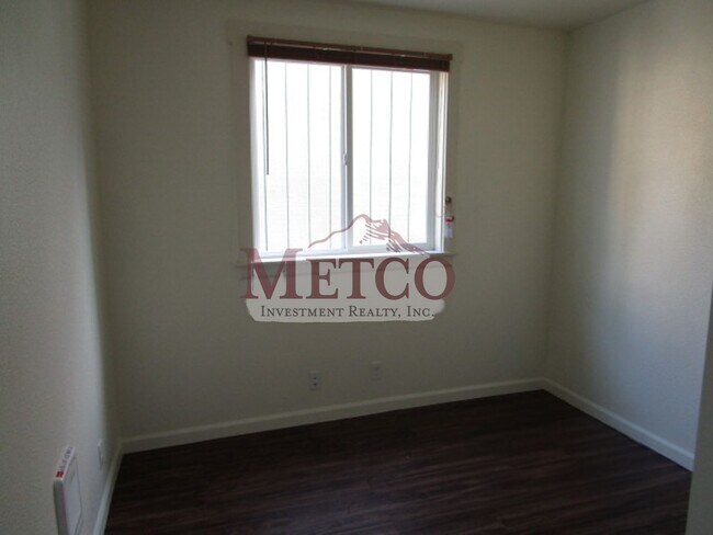 Building Photo - 15401