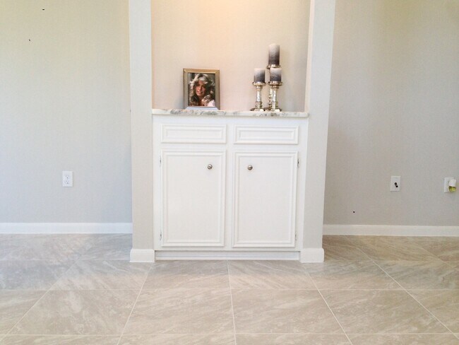 Building Photo - 5515 Strack Rd