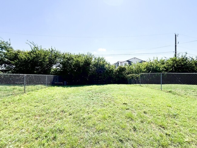 Building Photo - 5302 Daybreak Dr