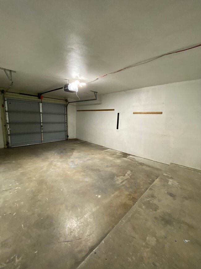 Building Photo - 119 N 66th