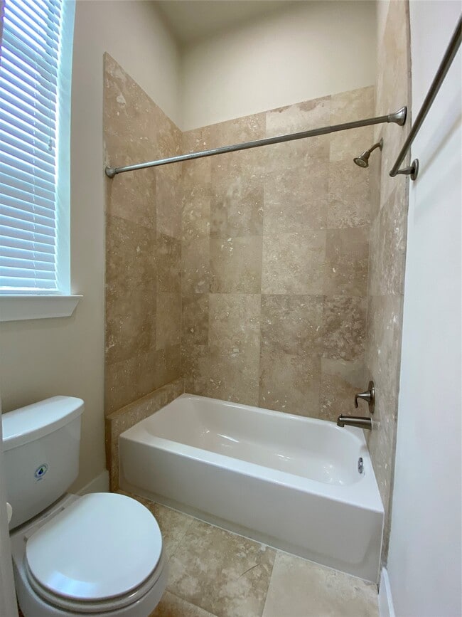 Building Photo - 74 N Hutcheson St