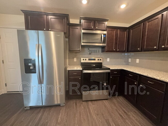 Building Photo - 4425 Village Oak Ln