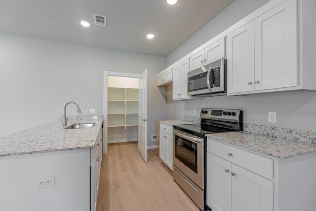 Building Photo - 1603 Casuarina Dr