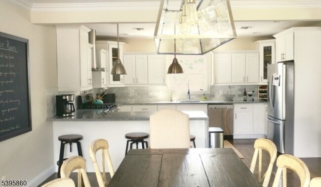 Building Photo - 39 Gray St