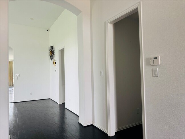 Building Photo - 8403 Terrace Valley Cir